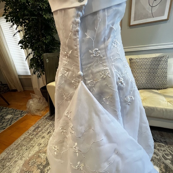 Alex Hudson Bridal Collection Wedding Dress - Picture 8 of 9